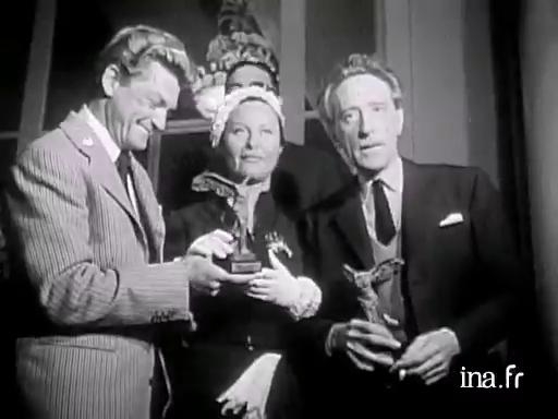 Awarding of the "Victoire du cinéma français" awards at the opening of the 1951 Festival