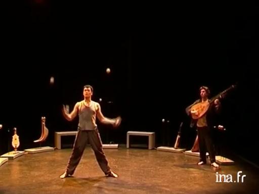 <i>Le Chant des balles</i>, spectacle de jonglerie musicale de Vincent de Lavenère