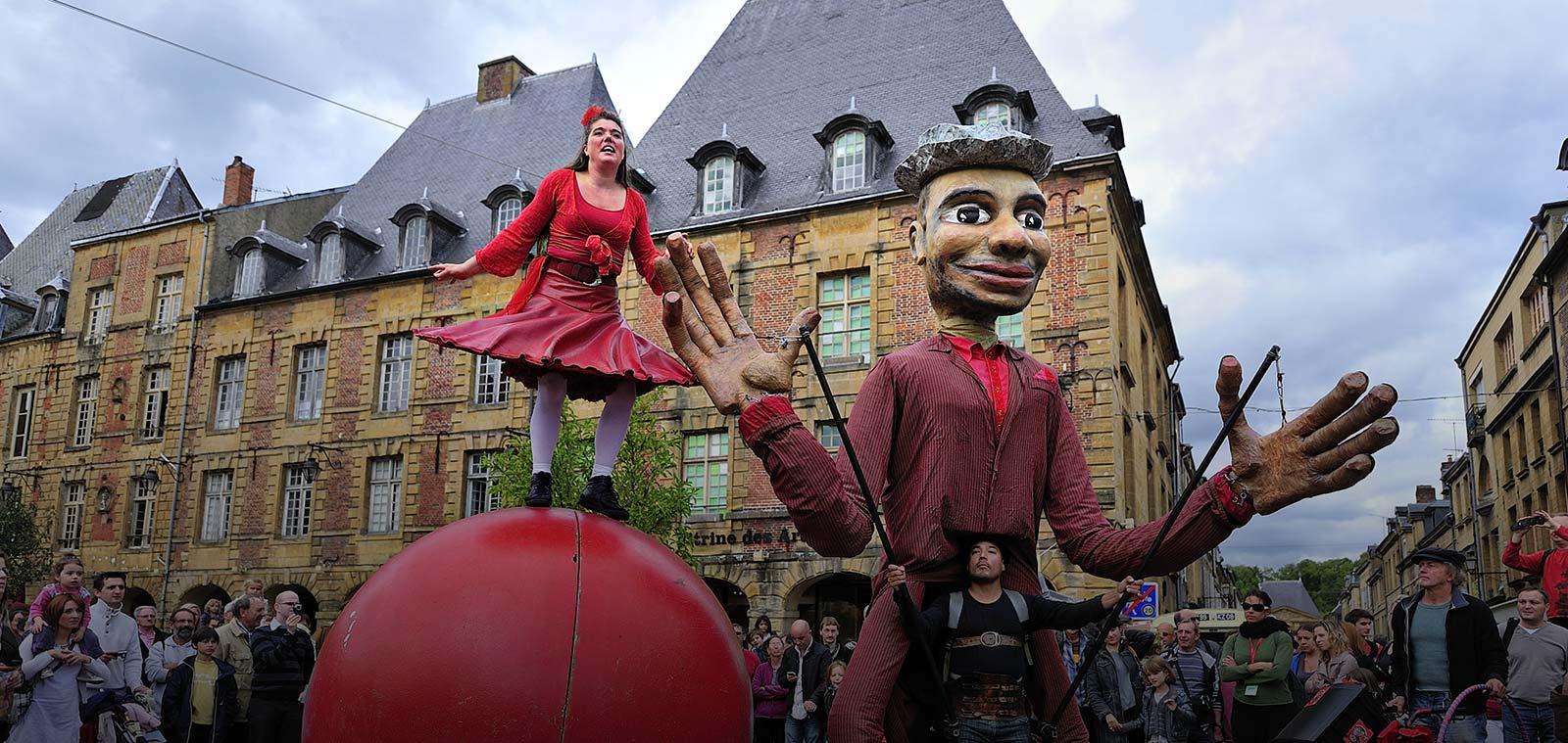 Photo  Charleville-Mézières : festival mondial des théatres de marionnettes