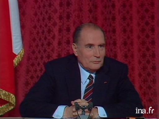 François Mitterrand défend sa politique télévisuelle