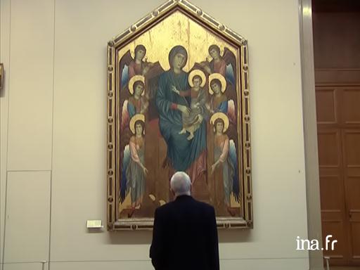  Pierre Soulages face à <i>La Vierge et l'Enfant en majesté entourés de six anges</i> de Cimabue